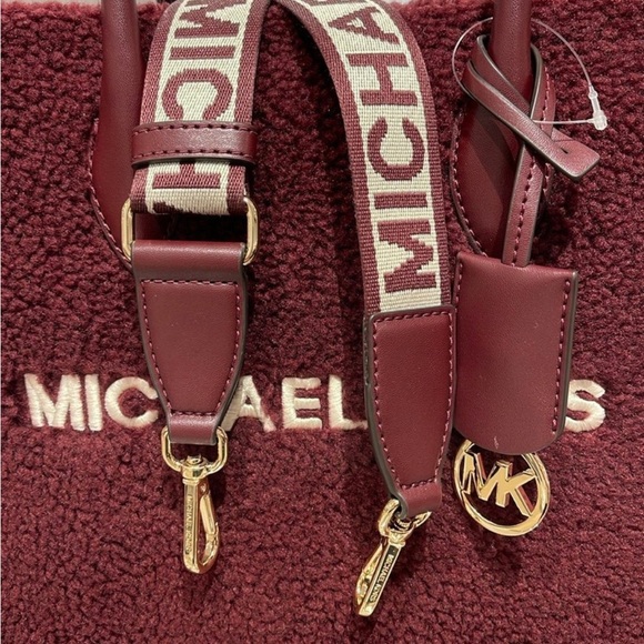 Michael Kors Medium SHEARLING MIRELLA Tote
Shoulder Bag Sherpa 
Oxblood 
NWT - Picture 4 of 16